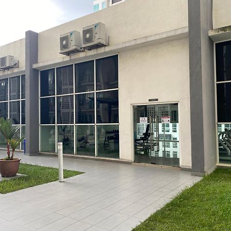 Homestay At Menara U 莎阿南 外观 照片
