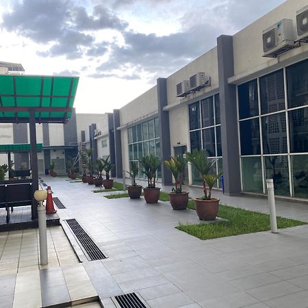 Homestay At Menara U 莎阿南 外观 照片